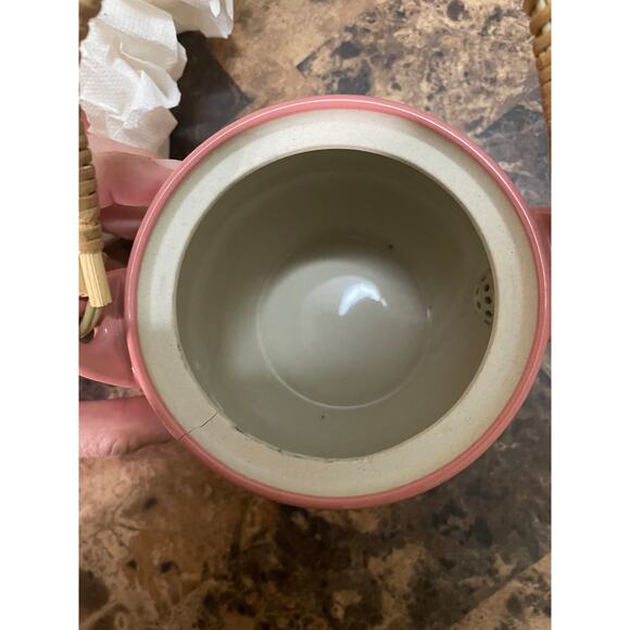 Vintage pink ceramic hand painted tea set with woven handle. - Picture 3 of 11